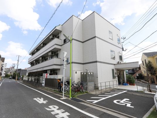 施設の清潔な外観