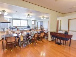 居住者が集う食堂の様子