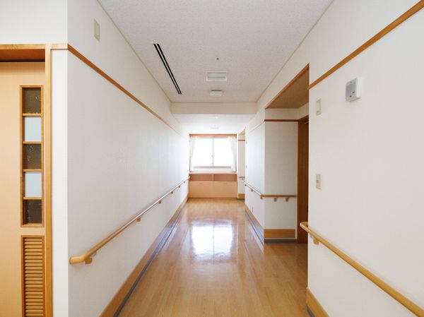 清潔な廊下と採光