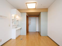 広く明るい居室の様子