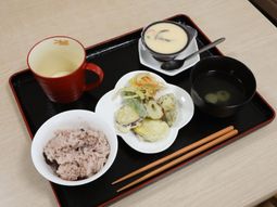 バランスの取れた食事セット