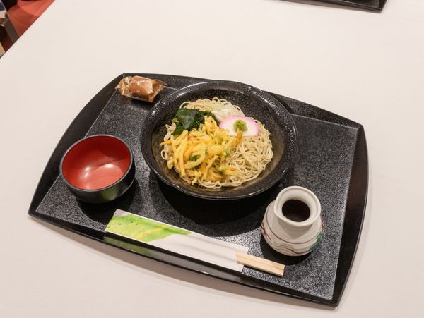 麺料理を提供する食堂