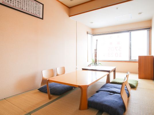 明るい和室の居室