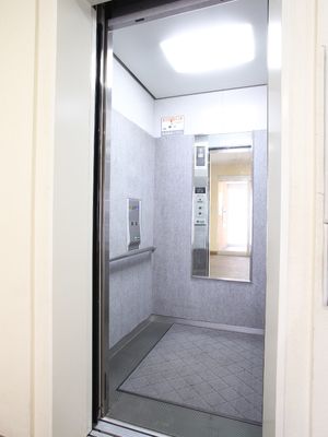 バリアフリー設計エレベーター