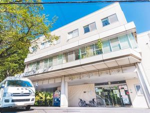 明るい建物外観  