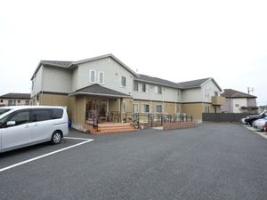 広々とした施設の外観