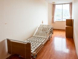 明るい個室の居室