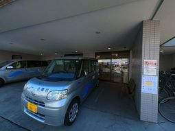 エントランスの車両