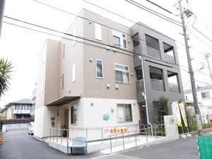 ベージュの建物外観
