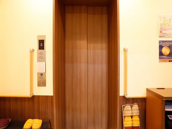 エレベーター前のスペース