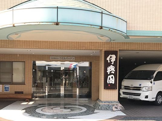 施設のエントランス  