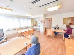 和やかな食堂の風景