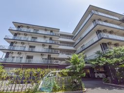 多階層の建物外観