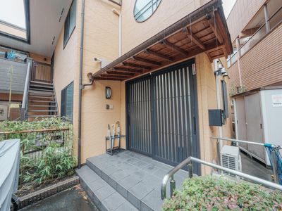 静かな雰囲気の外観