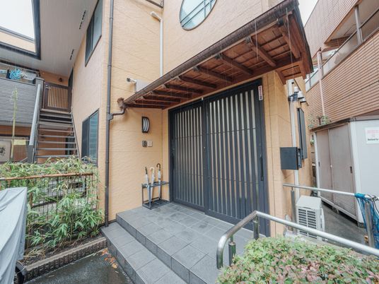 静かな雰囲気の外観