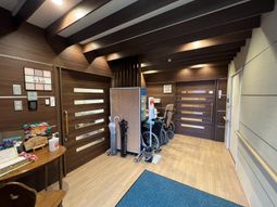 共用エリアの清潔なエントランス