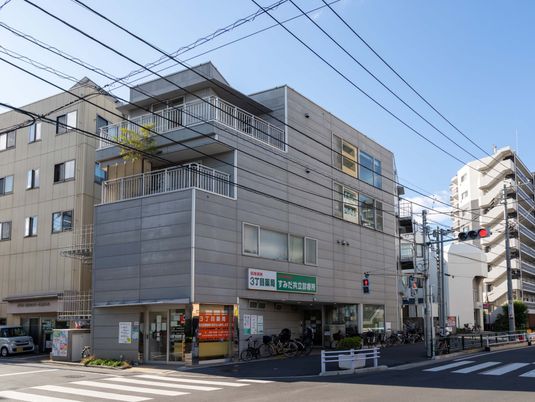 3階建ての建物外観