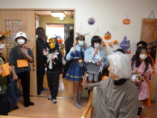 ハロウィン仮装の子供たち