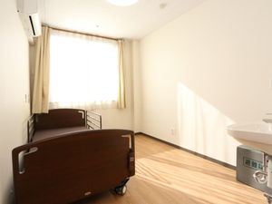 明るい居室の一角