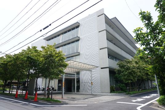 モダンな建物の外観