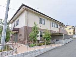 明るい色調の外観