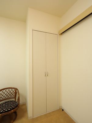 シンプルなクローゼット