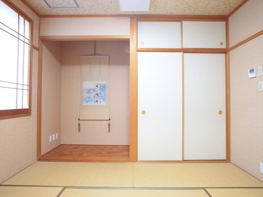 和室の居室内観