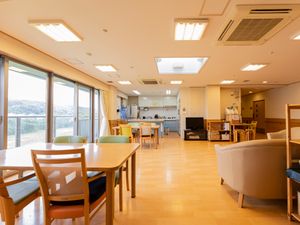 明るい食堂の様子