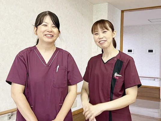 笑顔のスタッフイメージ  