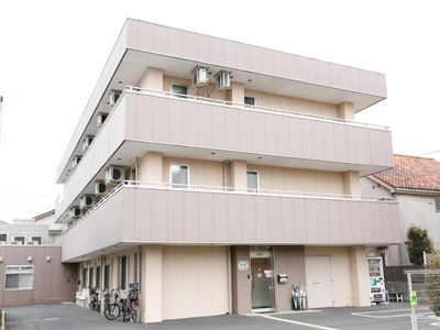 多階層の建物外観