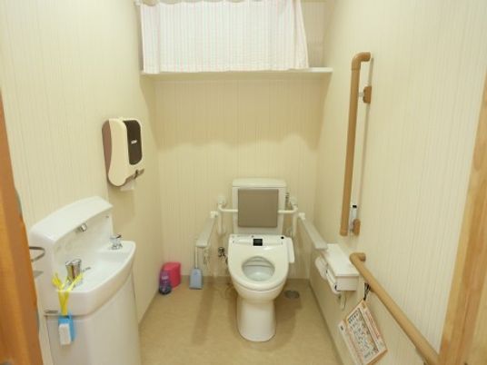 バリアフリー設計のトイレ