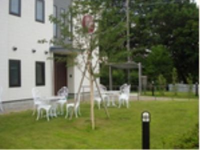 屋外休憩スペースの中庭