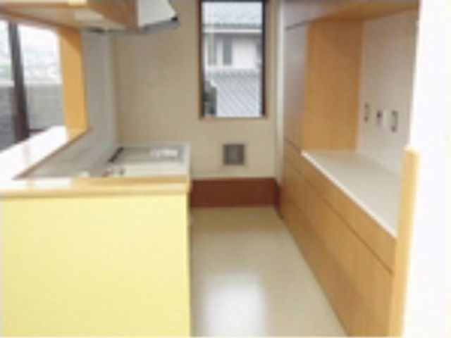 整備された居室のキッチン キッチン キッチン完備の居室で、入居者様に快適な生活を支えるお手伝いをしませんか。明るい職場環境です。