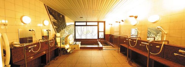 広々とした洗面台が並ぶ浴室