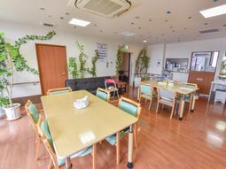 明るい食堂の様子