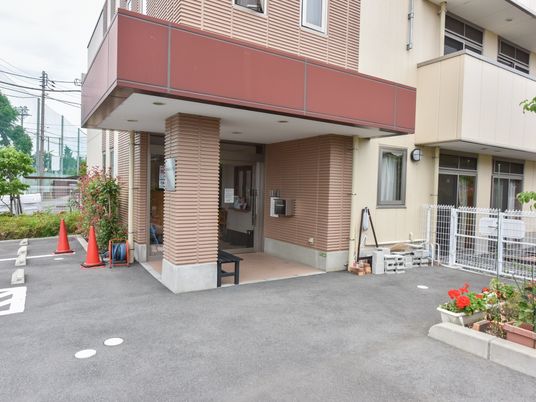 施設のエントランス景色