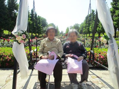 自然を楽しむ二人
