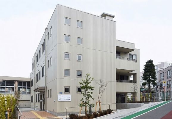 新しい建物の外観