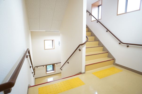 明るく清潔な階段