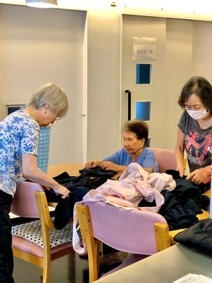 共同作業をする人々