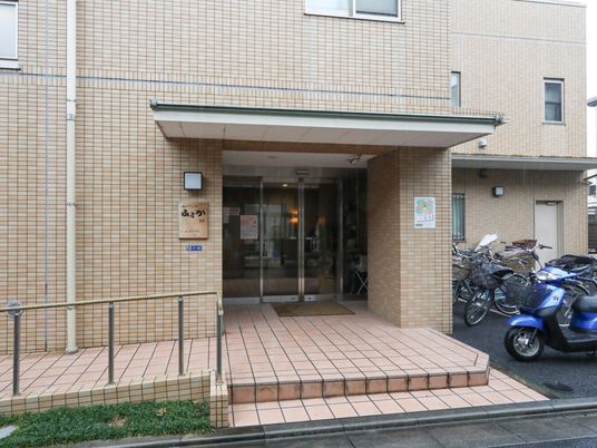 玄関前のエントランス風景