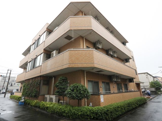 外観の建物全体図 外観 清潔感のある外観が印象的で、落ち着いた住環境を提供しています。