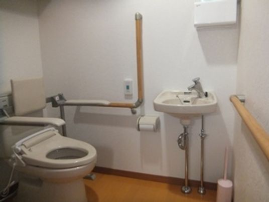 バリアフリーなトイレ設備