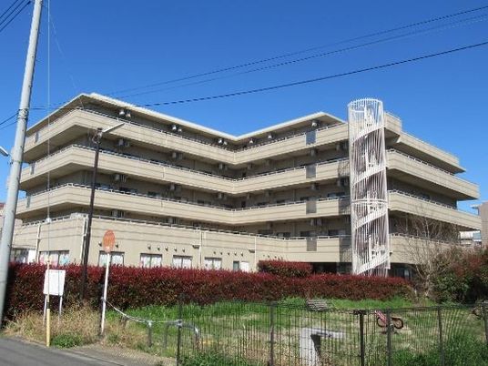 多階層モダンな建物外観