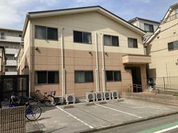駐輪場のある建物外観