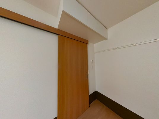 テーブルで楽しむ3人