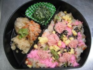 華やかな食事の盛り付け