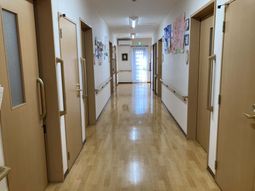 手すりのある廊下