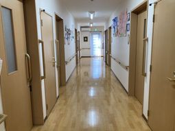 手すりのある廊下