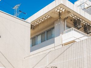 外観の建物上部  